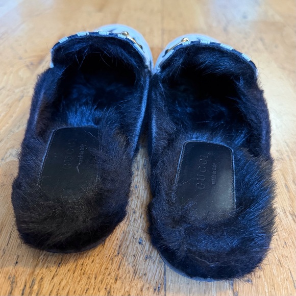 Gucci Black and White Striped Loafers - Picture 5 of 6